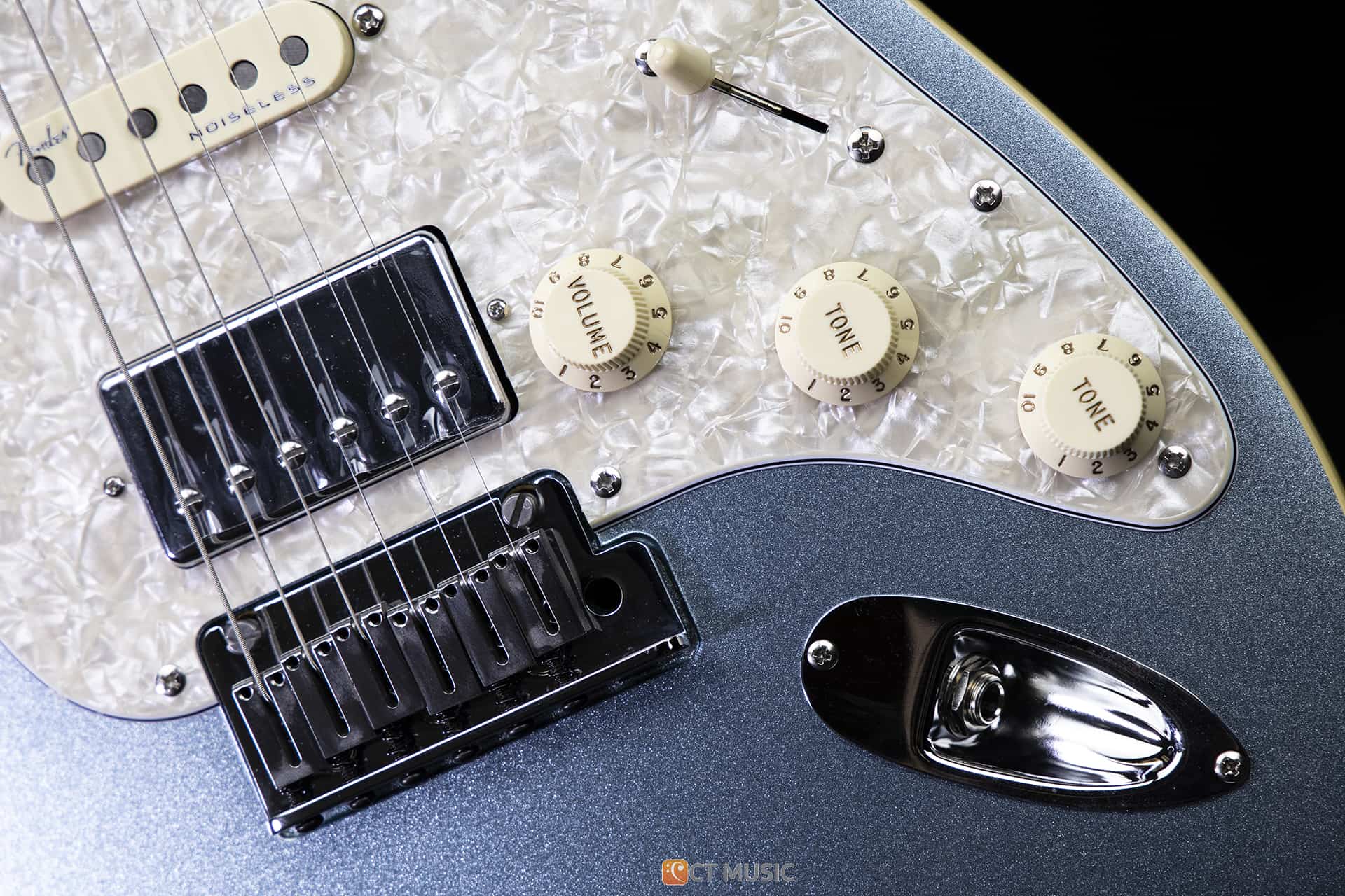 กีตาร์ไฟฟ้า Fender Modern Stratocaster HSS สต็อกแน่น พร้อม