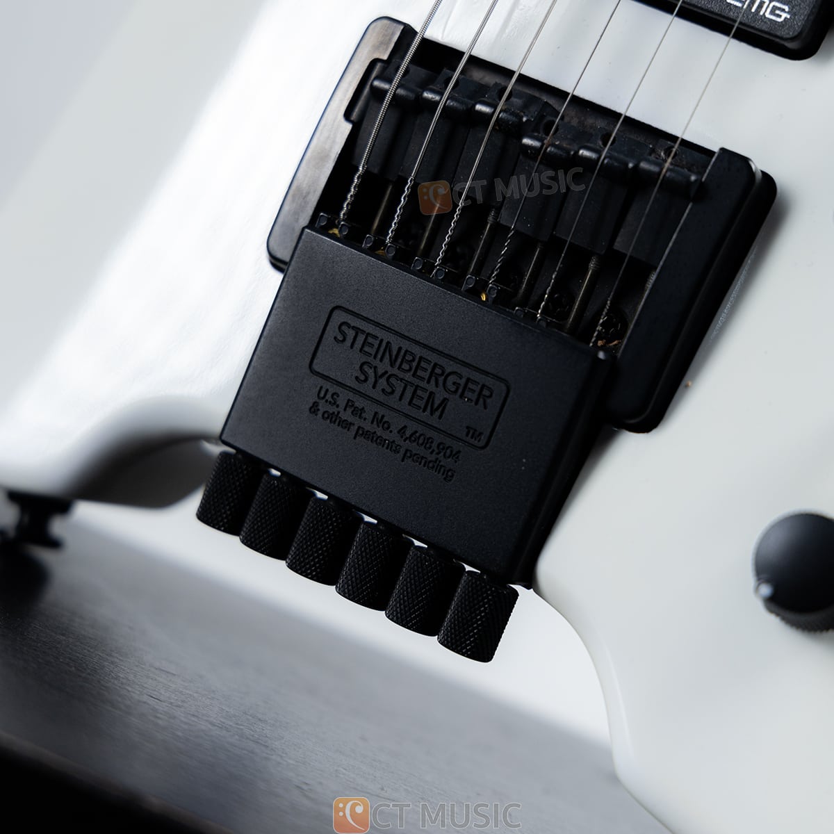 【モモさん専用】Steinberger Synapse SS-2F White กีตาร์ไฟฟ้า Steinberger Synapse SS-2F สี Antique White สต็อก