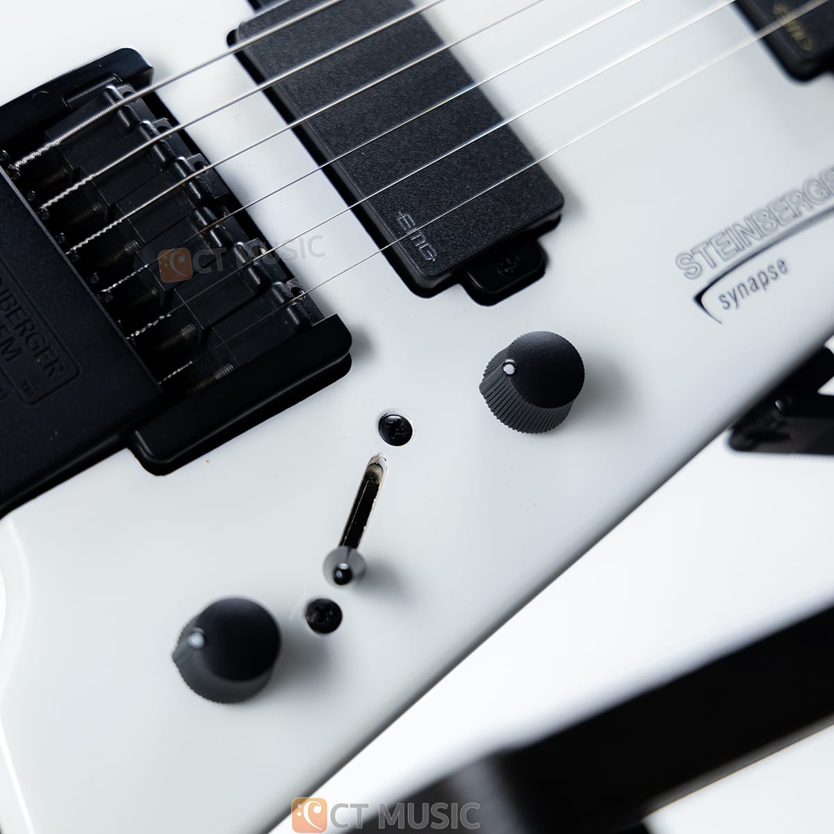 Guitar Shop Barchie's / Steinberger Synapse SS-2F White Mod