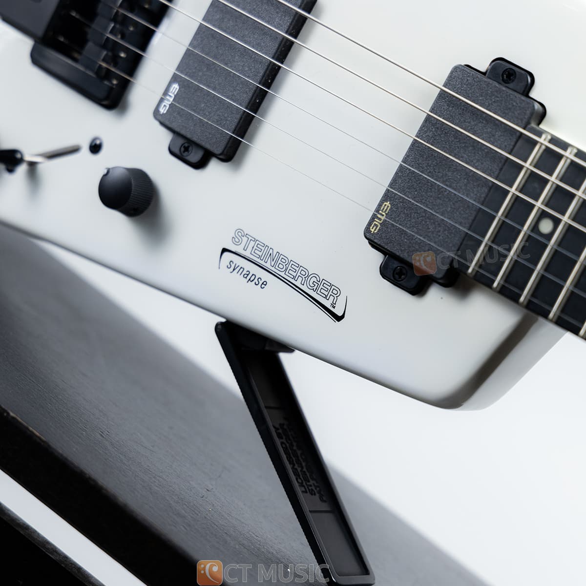 Used Steinberger Synapse SS-2F White